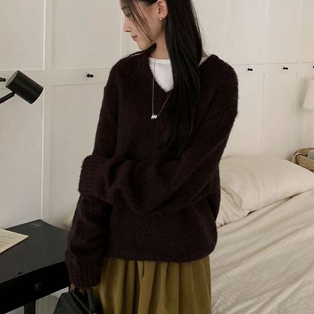 Dongdaemum Women’s Shirts, Tops & T-Shirts, a testament to the elegance and quality of wholesale Korean fashion.