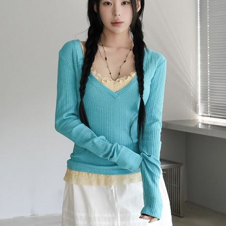 Dongdaemum Women’s Shirts, Tops & T-Shirts, a testament to the elegance and quality of wholesale Korean fashion.