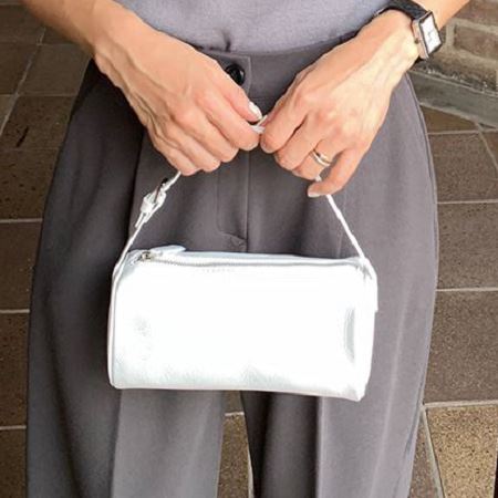 Dongdaemum Women’s Handbags, a testament to the elegance and quality of wholesale Korean fashion.