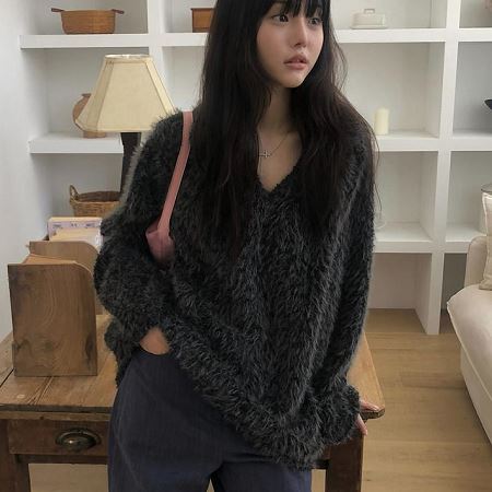 Dongdaemum Women’s Shirts, Tops & T-Shirts, a testament to the elegance and quality of wholesale Korean fashion.