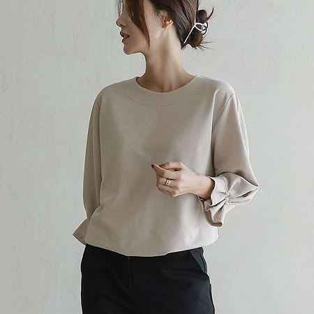 Dongdaemum Women’s Shirts, Tops & T-Shirts, a testament to the elegance and quality of wholesale Korean fashion.