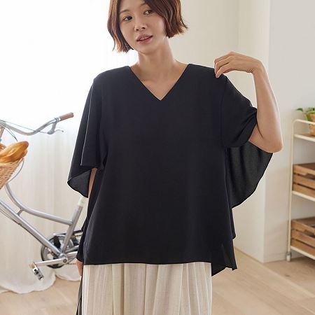 Dongdaemum Women’s Shirts, Tops & T-Shirts, a testament to the elegance and quality of wholesale Korean fashion.
