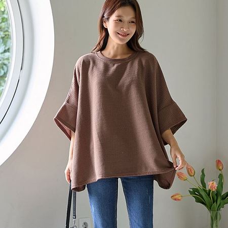 Dongdaemum Women’s Shirts, Tops & T-Shirts, a testament to the elegance and quality of wholesale Korean fashion.