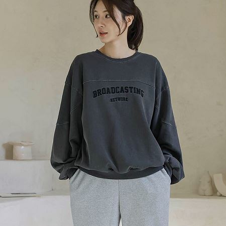 Dongdaemum Women’s Shirts, Tops & T-Shirts, a testament to the elegance and quality of wholesale Korean fashion.