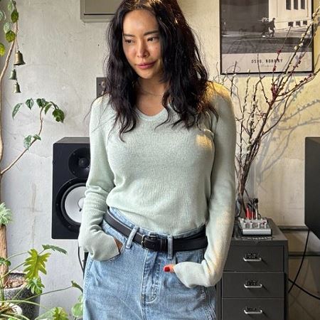 Dongdaemum Women’s Shirts, Tops & T-Shirts, a testament to the elegance and quality of wholesale Korean fashion.