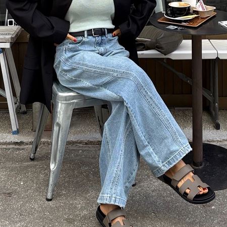 Dongdaemum Women’s Pants, a testament to the elegance and quality of wholesale Korean fashion.