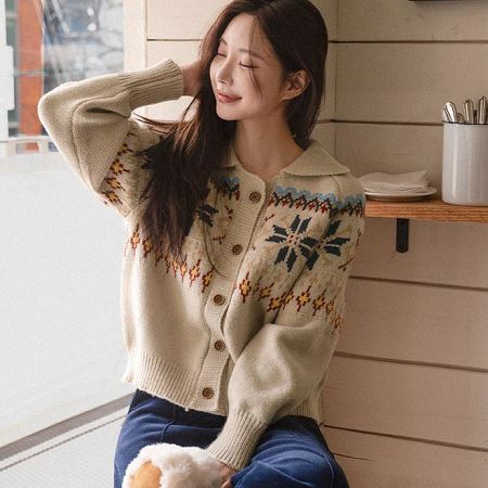 A variety of Dongdaemum Women’s Coats & Jackets, reflecting the sophistication of Korean fashion.