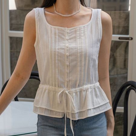 Dongdaemum Women’s Shirts, Tops & T-Shirts, a testament to the elegance and quality of wholesale Korean fashion.