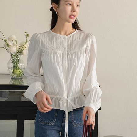 Dongdaemum Women’s Shirts, Tops & T-Shirts, a testament to the elegance and quality of wholesale Korean fashion.