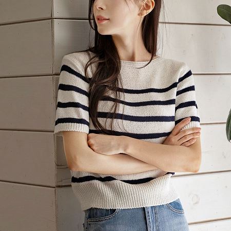 Dongdaemum Women’s Shirts, Tops & T-Shirts, a testament to the elegance and quality of wholesale Korean fashion.