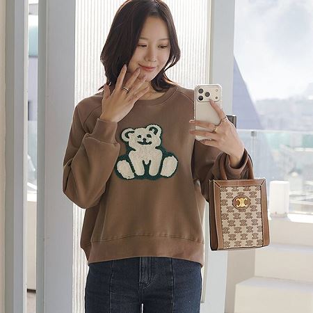 Dongdaemum Women’s Shirts, Tops & T-Shirts, a testament to the elegance and quality of wholesale Korean fashion.