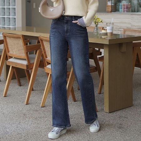 Dongdaemum Women’s Pants, a testament to the elegance and quality of wholesale Korean fashion.