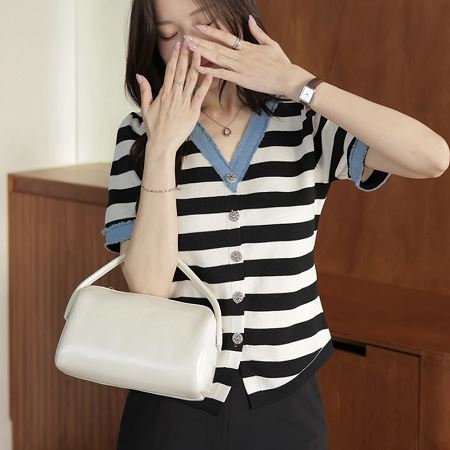 Dongdaemum Women’s Coats & Jackets, a testament to the elegance and quality of wholesale Korean fashion.