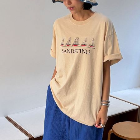 Dongdaemum Women’s Shirts, Tops & T-Shirts, a testament to the elegance and quality of wholesale Korean fashion.