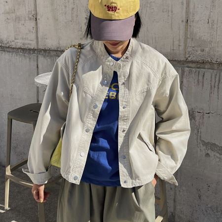 Dongdaemum Women’s Coats & Jackets, a testament to the elegance and quality of wholesale Korean fashion.
