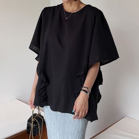 Dongdaemum Women’s Shirts, Tops & T-Shirts, a testament to the elegance and quality of wholesale Korean fashion.