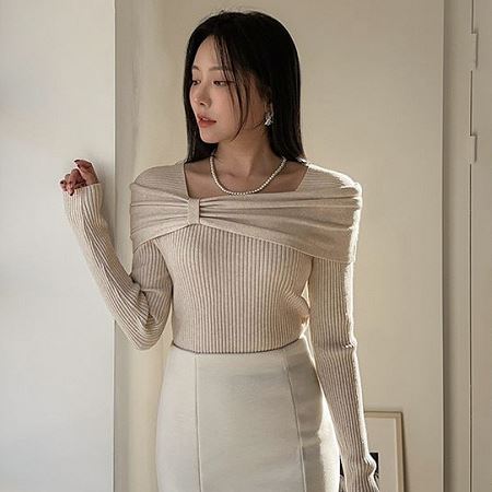 Dongdaemum Women’s Shirts, Tops & T-Shirts, a testament to the elegance and quality of wholesale Korean fashion.