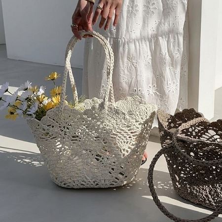 Dongdaemum Women’s Handbags, a testament to the elegance and quality of wholesale Korean fashion.