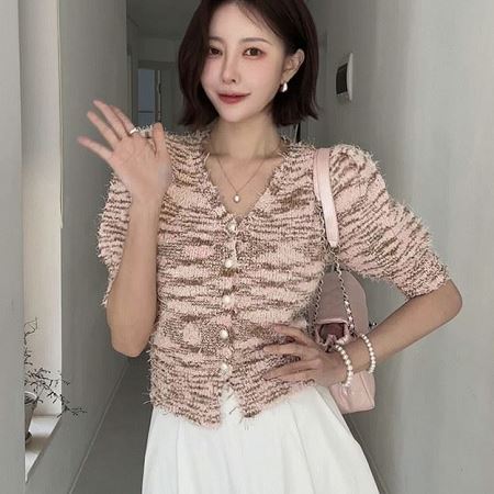 Dongdaemum Women’s Coats & Jackets, a testament to the elegance and quality of wholesale Korean fashion.