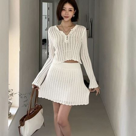 Dongdaemum Women’s One-Pieces, a testament to the elegance and quality of wholesale Korean fashion.