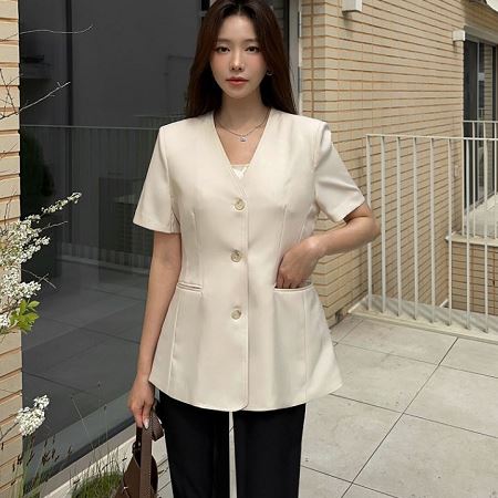 Dongdaemum Women’s Coats & Jackets, a testament to the elegance and quality of wholesale Korean fashion.