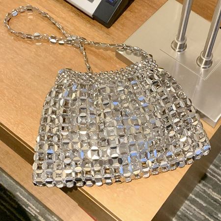 Dongdaemum Women’s Handbags, a testament to the elegance and quality of wholesale Korean fashion.