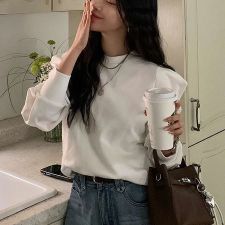 Dongdaemum Women’s Shirts, Tops & T-Shirts, a testament to the elegance and quality of wholesale Korean fashion.