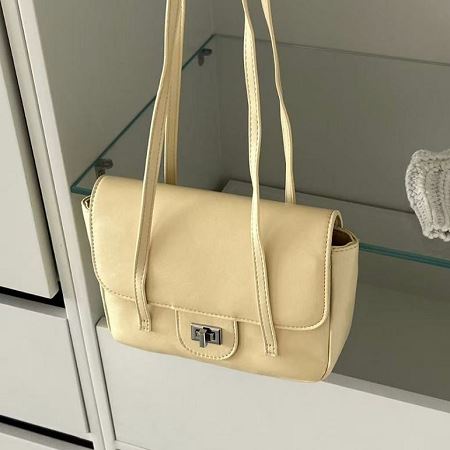Dongdaemum Women’s Handbags, a testament to the elegance and quality of wholesale Korean fashion.