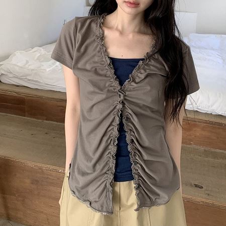 Dongdaemum Women’s Shirts, Tops & T-Shirts, a testament to the elegance and quality of wholesale Korean fashion.