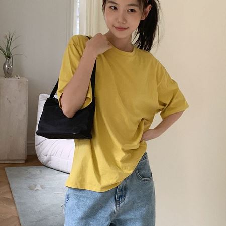 Dongdaemum Women’s Shirts, Tops & T-Shirts, a testament to the elegance and quality of wholesale Korean fashion.
