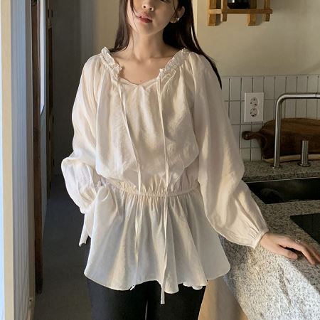 Dongdaemum Women’s Shirts, Tops & T-Shirts, a testament to the elegance and quality of wholesale Korean fashion.
