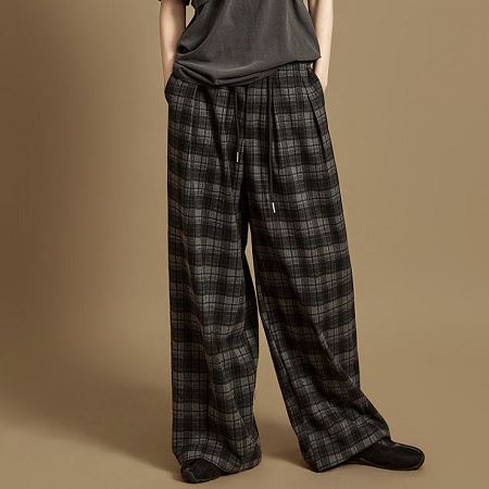 Dongdaemum Women’s Pants, a testament to the elegance and quality of wholesale Korean fashion.