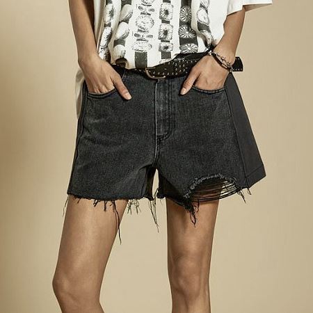 Dongdaemum Women’s Pants, a testament to the elegance and quality of wholesale Korean fashion.