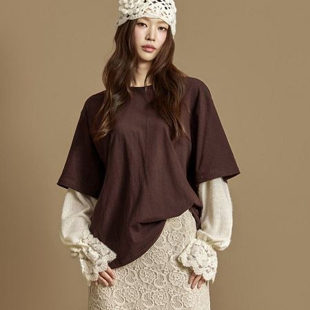 Dongdaemum Women’s Shirts, Tops & T-Shirts, a testament to the elegance and quality of wholesale Korean fashion.