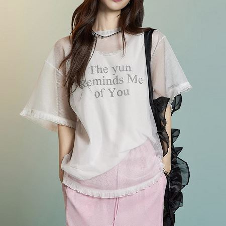 Dongdaemum Women’s Shirts, Tops & T-Shirts, a testament to the elegance and quality of wholesale Korean fashion.