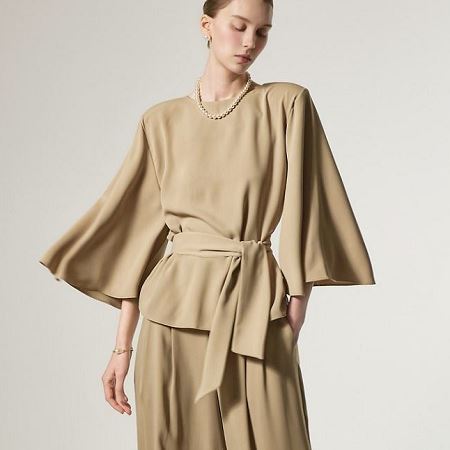 Dongdaemum Women’s Shirts, Tops & T-Shirts, a testament to the elegance and quality of wholesale Korean fashion.