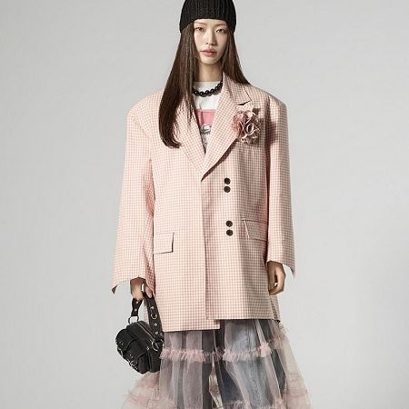 Dongdaemum Women’s Coats & Jackets, a testament to the elegance and quality of wholesale Korean fashion.