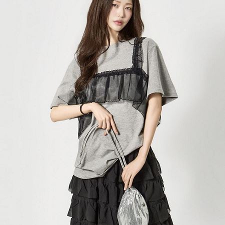 Dongdaemum Women’s Shirts, Tops & T-Shirts, a testament to the elegance and quality of wholesale Korean fashion.