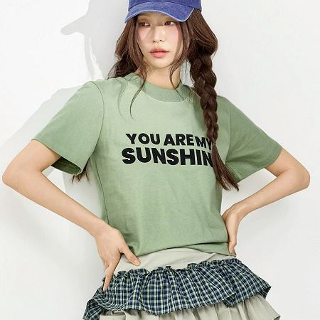 Dongdaemum Women’s Shirts, Tops & T-Shirts, a testament to the elegance and quality of wholesale Korean fashion.