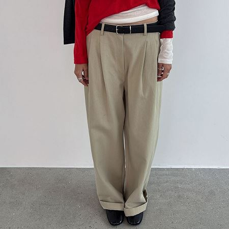 Dongdaemum Women’s Pants, a testament to the elegance and quality of wholesale Korean fashion.