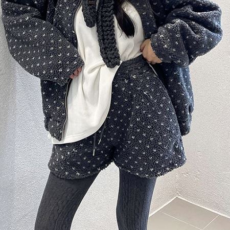 Dongdaemum Women’s Pants, a testament to the elegance and quality of wholesale Korean fashion.