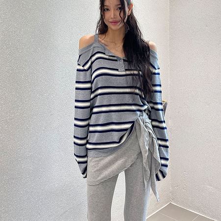 Dongdaemum Women’s Shirts, Tops & T-Shirts, a testament to the elegance and quality of wholesale Korean fashion.