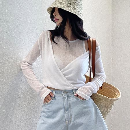 Dongdaemum Women’s Shirts, Tops & T-Shirts, a testament to the elegance and quality of wholesale Korean fashion.