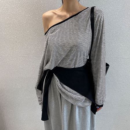 Dongdaemum Women’s Shirts, Tops & T-Shirts, a testament to the elegance and quality of wholesale Korean fashion.