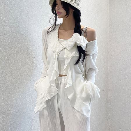 Dongdaemum Women’s One-Pieces, a testament to the elegance and quality of wholesale Korean fashion.