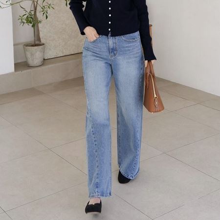 Dongdaemum Women’s Pants, a testament to the elegance and quality of wholesale Korean fashion.