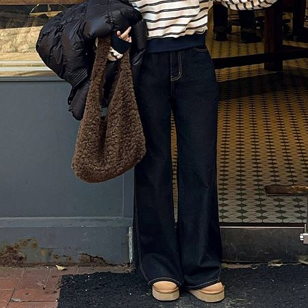 Dongdaemum Women’s Pants, a testament to the elegance and quality of wholesale Korean fashion.