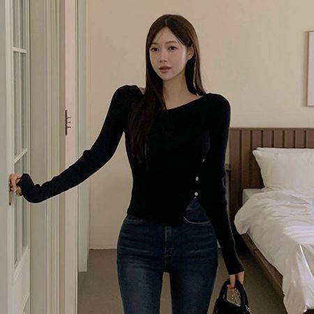 Dongdaemum Women’s Shirts, Tops & T-Shirts, a testament to the elegance and quality of wholesale Korean fashion.