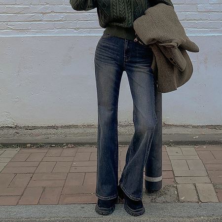 Dongdaemum Women’s Pants, a testament to the elegance and quality of wholesale Korean fashion.