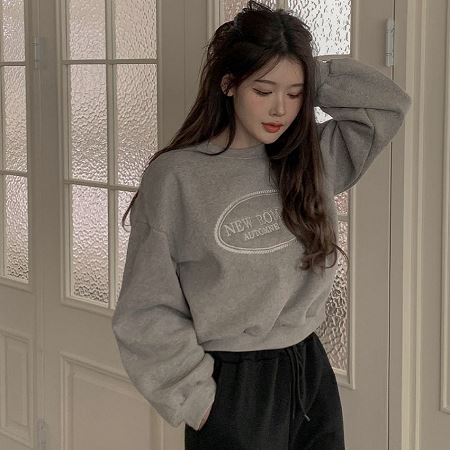 Dongdaemum Women’s Shirts, Tops & T-Shirts, a testament to the elegance and quality of wholesale Korean fashion.